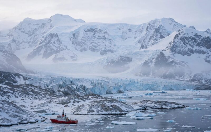 Norway Tightens Arctic Watch Amid Svalbard Cable Fears