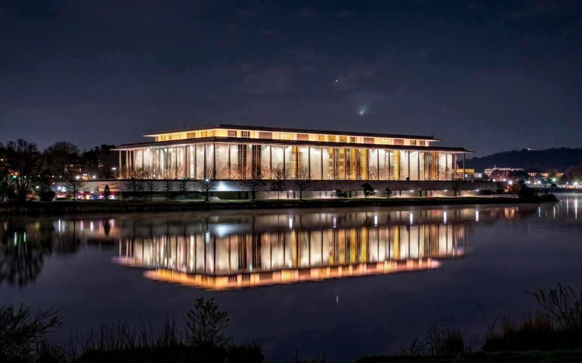 Mike Lee blocks Kennedy Center bill in Senate