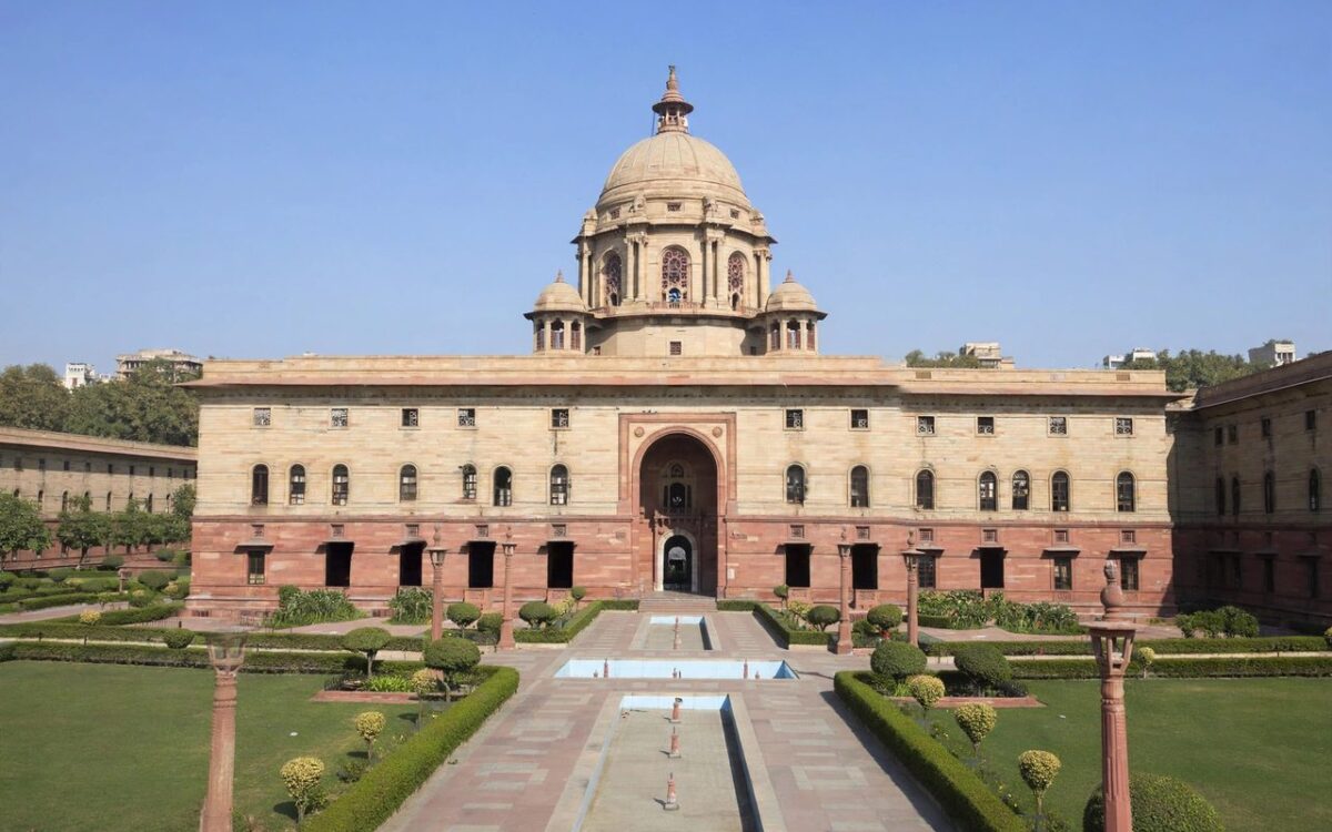 Delhi Govt Reassigns 33 Officers in Major Reshuffle