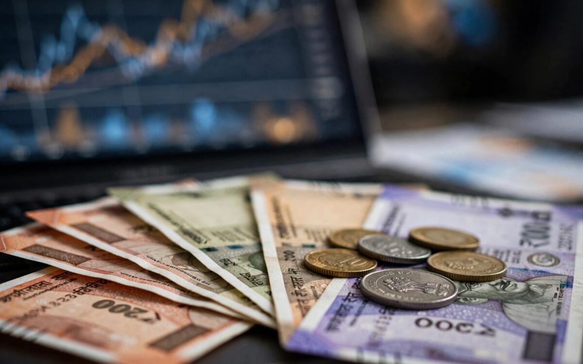 India's Forex Reserves Fall $18.34B to $747.56B