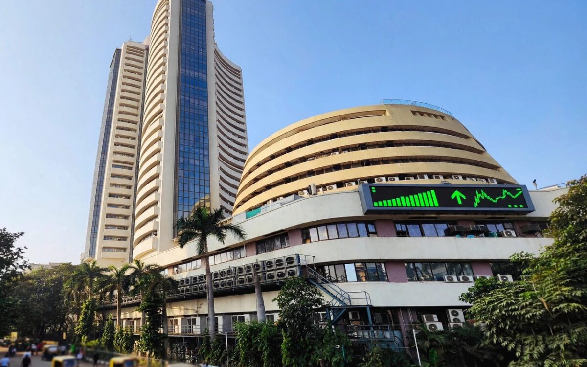 Sensex Jumps 879 Points as Markets Rebound From Selloff